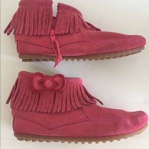 Minnetonka Hello Kitty Girls US 3 Fringe Boots